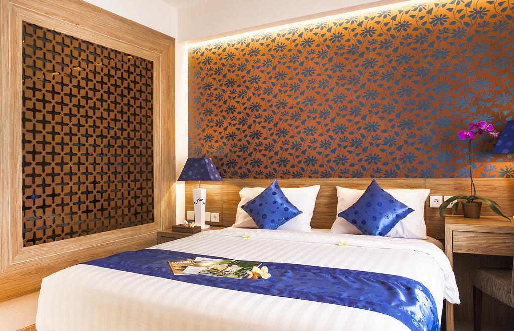 Kamar Deluxe Double dengan Pemandangan Kolam Renang